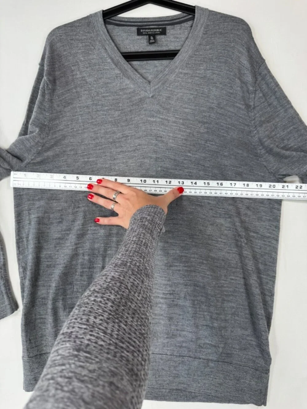 Banana Republic V-Neck Sweater 100% Merino Wool Gray XL Business Casual Preppy